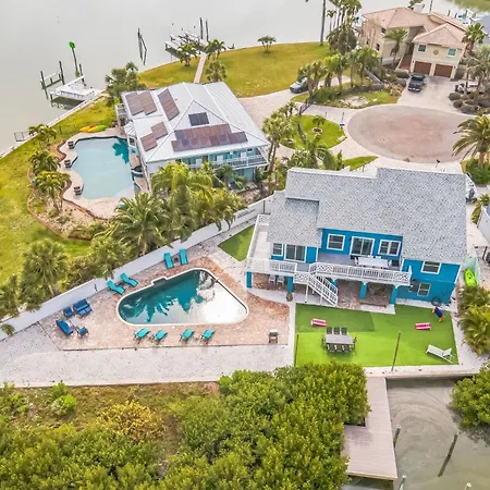 Villa 330 6Th Avenue